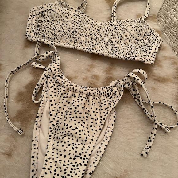 Swimsuit - Picture 2 of 8